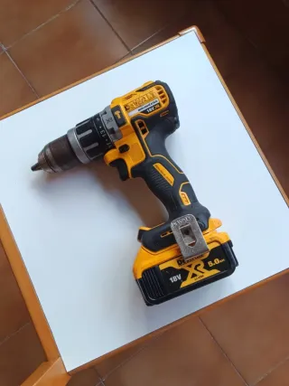 TALADRO DEWALT PERCUTOR DCD796