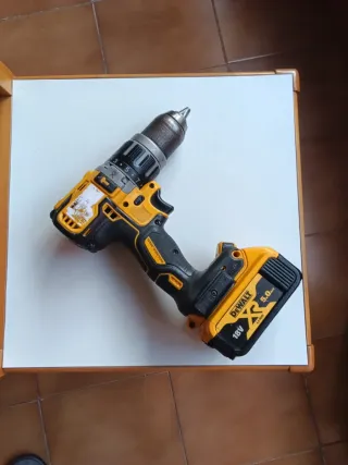 TALADRO DEWALT PERCUTOR DCD796