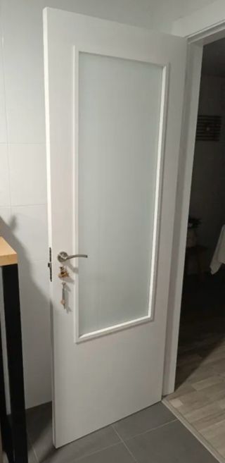 Puerta madera blanca con cristal 72cm