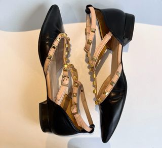 Zapatos Lodi Negros y Nude Tacon Bajo