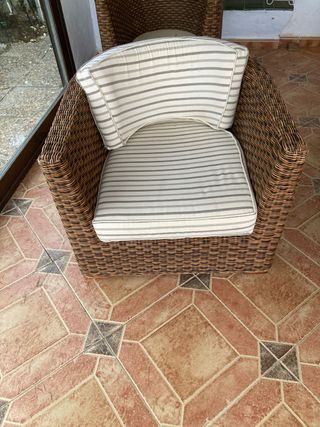 Butaca de mimbre con cojines
