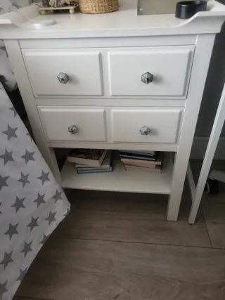 Conjunto cómoda blanca, mesillas y cabecero para 1