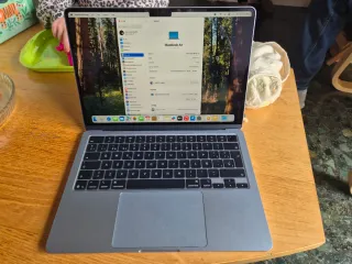 MacBook Air 13 16GB Skyblue 2025 con garantia.