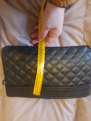 Bolso de mano acolchado negro