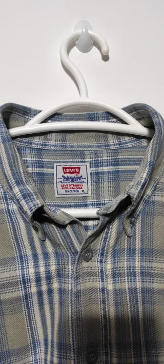 Camisa Levi’s de manga larga con bolsillos en el p