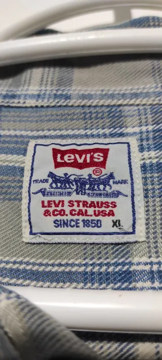 Camisa Levi’s de manga larga con bolsillos en el p
