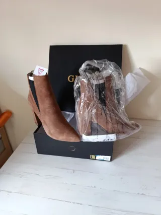 BOTINES GUESS SIN ESTRENAR Marrón Claro Talla 39