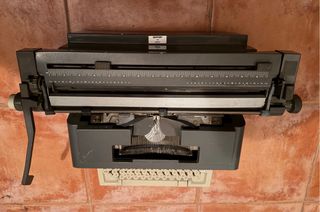 Máquina de escribir Olivetti Línea 98