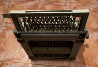 Máquina de escribir Olivetti Línea 98