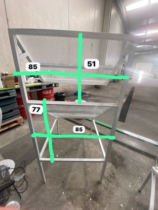 Estanterías metálicas blancas