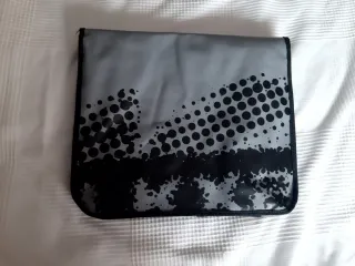 Bolsa bandolera negra y amarilla nueva