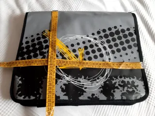 Bolsa bandolera negra y amarilla nueva