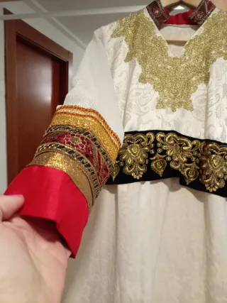 Vestido hecho a mano bordado