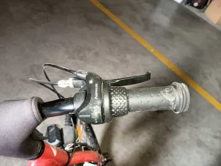 Bicicleta infantil roja (5-8 años)