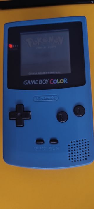 Consola Game Boy Color + Pokémon Plata