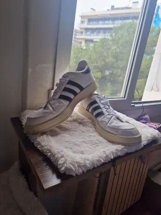 Zapatillas Adidas Blancas y Negras