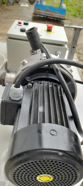 Bomba con cuadro y variador