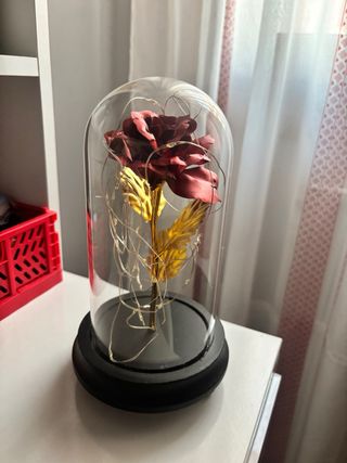 Rosa de cristal con luces LED