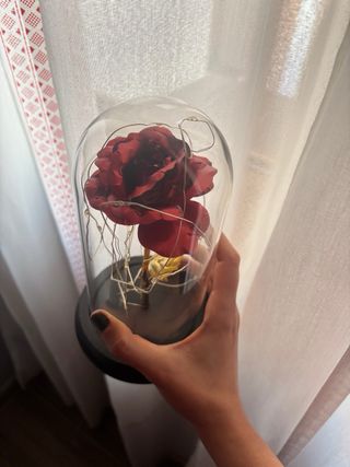 Rosa de cristal con luces LED