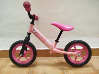 Bicicleta de equilibrio rosa