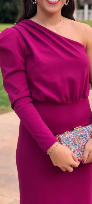 Vestido fiesta fucsia un hombro