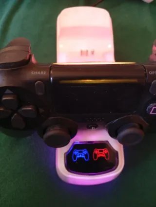 Cargador Doble Mando PS4 con Luces LED