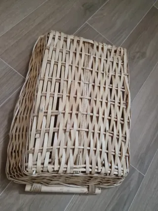 Cesta de mimbre fino artesanal