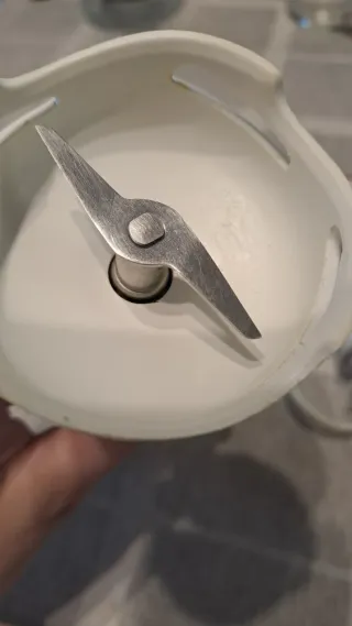 Batidora de mano Taurus blanca