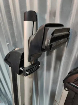 Portaesquís coche con barras de 117cm de largo.