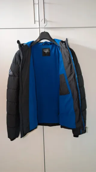 Chaqueta Superdry Deportiva Negra y Azul