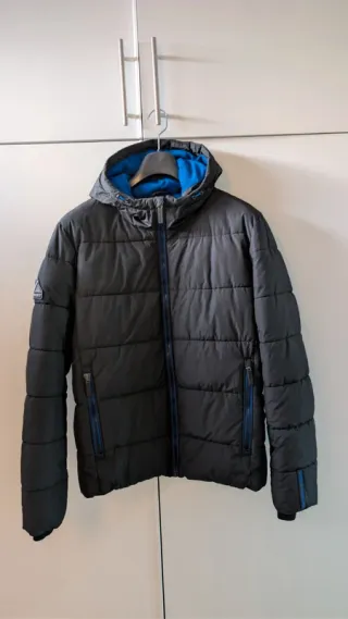Chaqueta Superdry Deportiva Negra y Azul