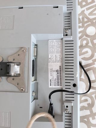 TV Philips Flat TV con soporte pared