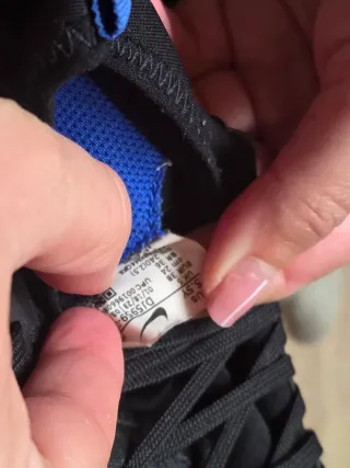 Botas de fútbol Nike negras y azules