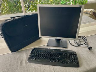 Pantalla LG y Teclado Logitech.Bolsa para portatil