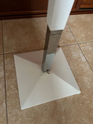 Galán de noche blanco y plateado