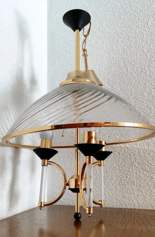 Lámpara colgante dorada y cristal