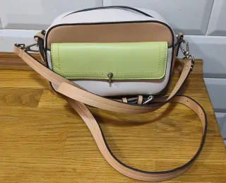 Bolso juvenil blanco y verde