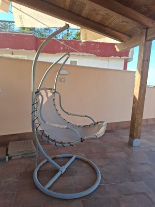 Sedia a dondolo da giardino o terrazzo