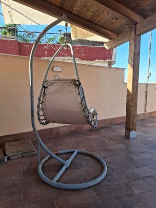 Sedia a dondolo da giardino o terrazzo