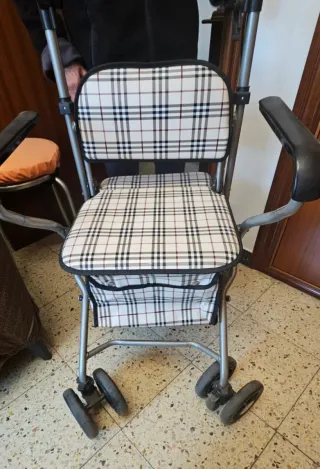 Andador mayores con asiento y plegable
