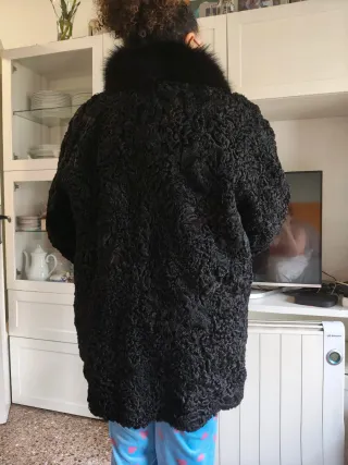 Abrigo de astracán negro