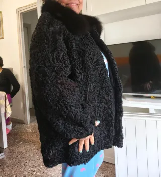 Abrigo de astracán negro