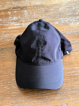 Gorra negra transpirable