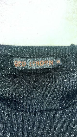 Jersey Negro Cuello Alto Brillante