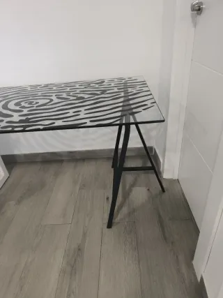 Escritorio cristal diseño huella dactilar