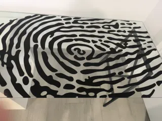 Escritorio cristal diseño huella dactilar