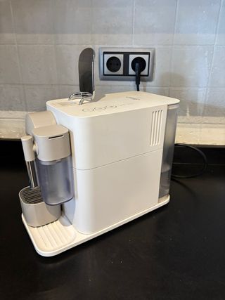 Cafetera Nespresso Lattissima One