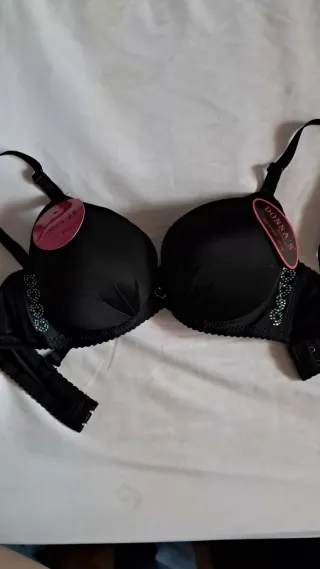 Sujetador push-up negro 95B. Ideal. Sin usar.