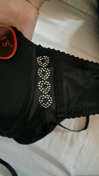 Sujetador push-up negro 95B. Ideal. Sin usar.