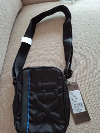 Bandolera Xti Negra con detalles azules